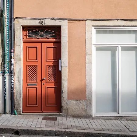 Terracotta Downtown Studio Apartment