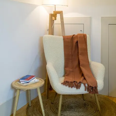 Terracotta Downtown Studio Apartment