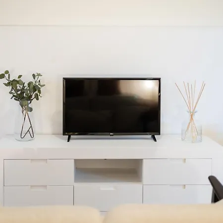 Terracotta Downtown Studio Apartment